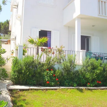 Sea Star Apartman Sutivan